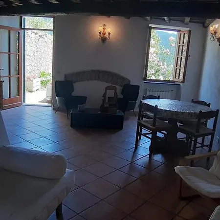 Tuvo Apartment *