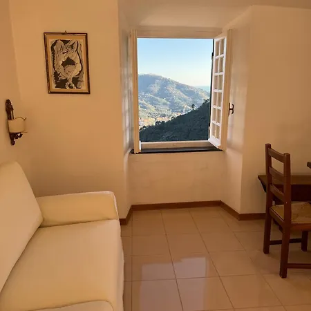 Tuvo Apartment